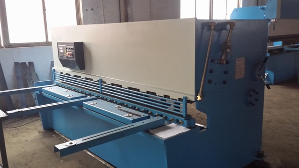 倉儲貨架制造設(shè)備