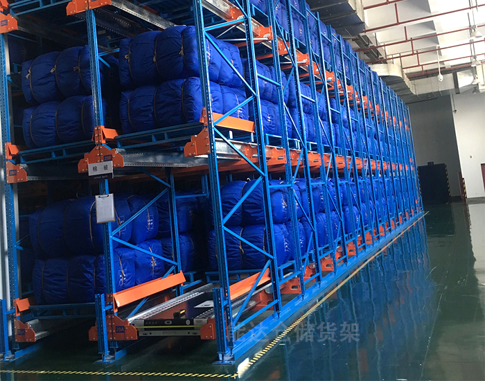 救災(zāi)物資倉(cāng)庫(kù)穿梭貨架