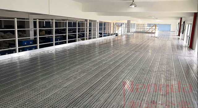 鍍鋅板鋼平臺(tái)