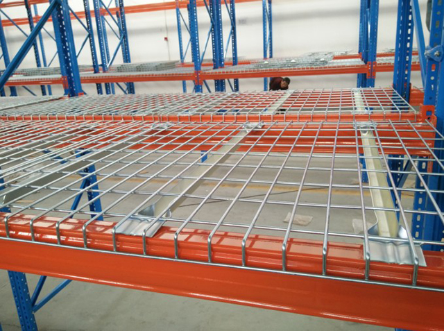 鋼層網(wǎng)重型貨架